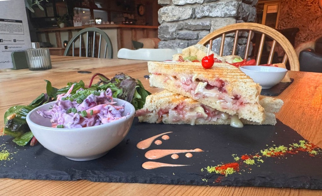 Grilled sandwich with coleslaw